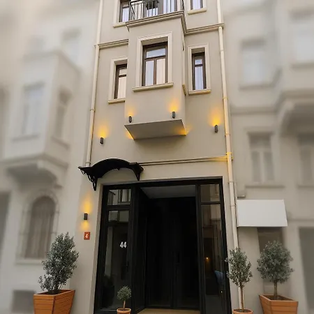 Greenpoint Hotel *
