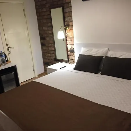 Greenpoint Hotel